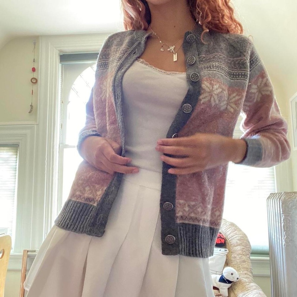 Unlabeled vintage sweater. Fits a small.